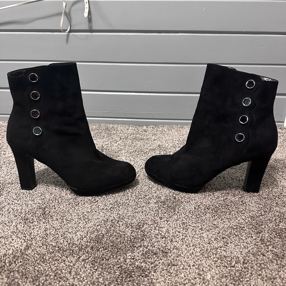 IMPO memory foam black boots
